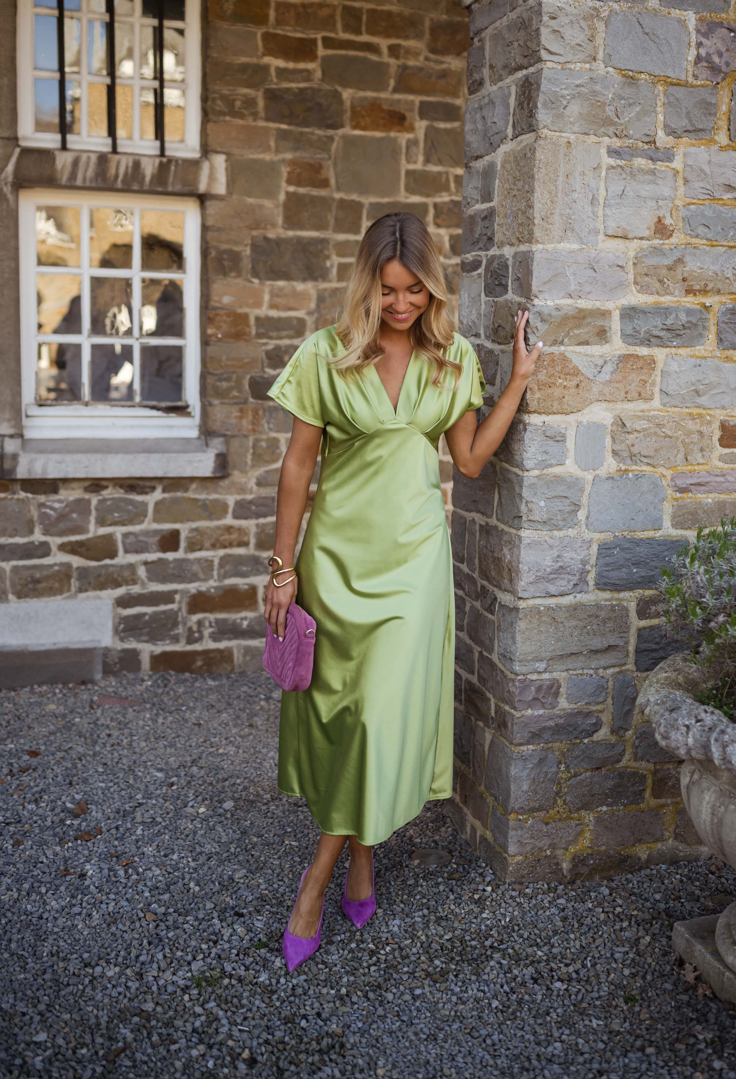 Eleonore™ | Il Vestito di Raso con Scollatura a V